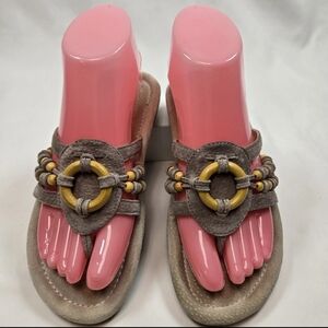 Earth Shoe Logan Sandals Sz6 Tan Suede Leather SlipOn Beaded Comfort Slide Thong